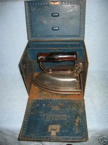 Vintage Sunbeam Electric Iron w/ Metal Box / 1925 